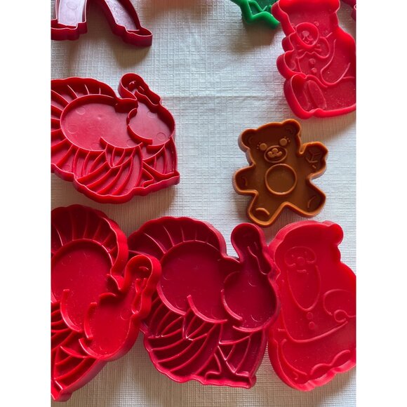 Vintage Christmas Thanksgiving Easter Holiday Cookie Cutter Set Plastic - Picture 4 of 16